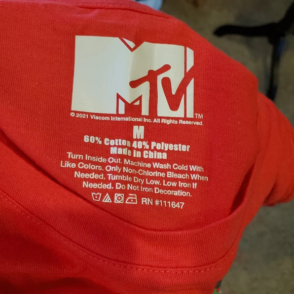 NWT MTV Music Television Holiday T-Shirt Size Adult Medium - Picture 3 of 9